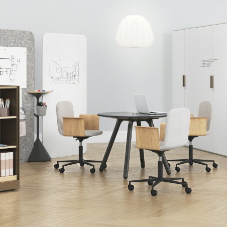 Cette image d'ambiance montre le produit dans des couleurs et options alternatives