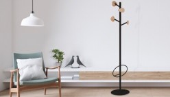 Porte-manteaux et corbeilles